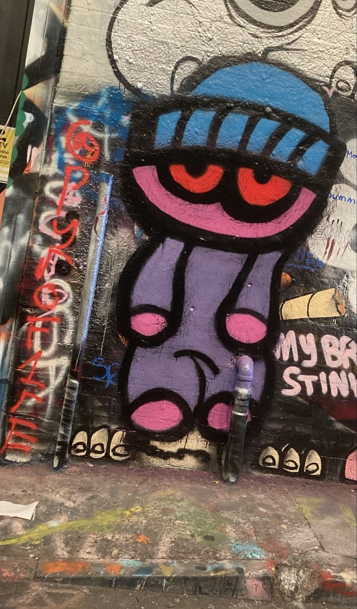 A Year 9 pupil at SSPS is a talented Street Artist. He shows and sells his work at Leake Street Arches in London. 🖌️🖼️🎨