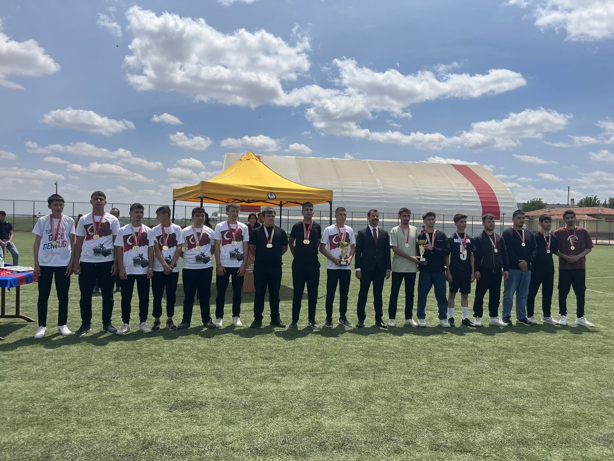 Gazi Mustafa Kemal Atatürk’ün Kurtuluş Mücadelesini başlattığı  19 Mayıs 1919’un 106. Yıl dönümü, Atatürk’ü Anma, Gençlik ve Spor Bayramı olarak coşku ve gururla kutlandı. Büyük coşkuyla kutlanan törenlere katılım sağlayan, emek veren tüm katılımcılara teşekkür ederiz.