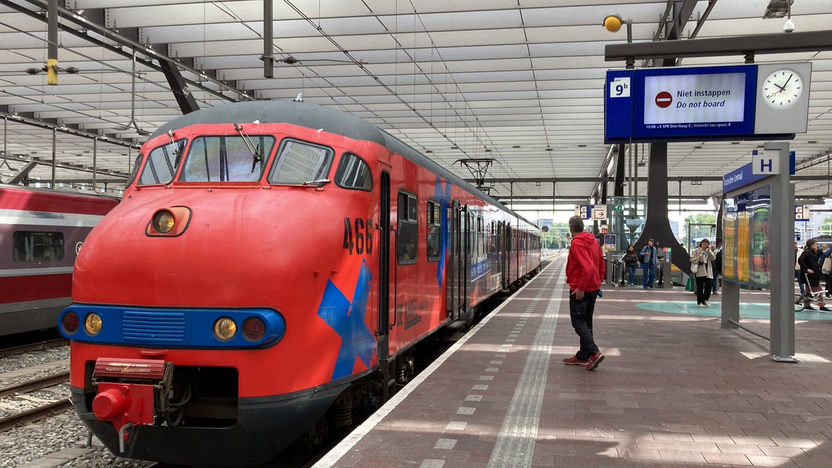 Spotter_OV_Rdam's tweet photo. Rode Matβ64 466 en diverse treinen Rotterdam Centraal op 21 mei 2025 https://t.co/C6bFXRvObp
#mat64 #trein #NS #rotterdam https://t.co/wpGE6ZSFM3