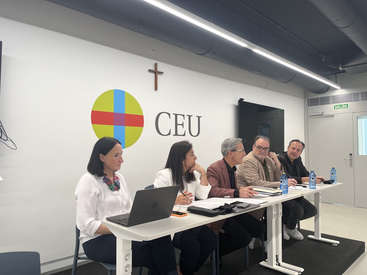 Emma Torres, decana de la Facultad de Comunicación de la <a href="/uvigo/">Universidade de Vigo</a> anuncia las VI Jornadas de Formación y Empleo <a href="/ATIC__/">ATIC</a> "La era digital y la creación de contenidos"