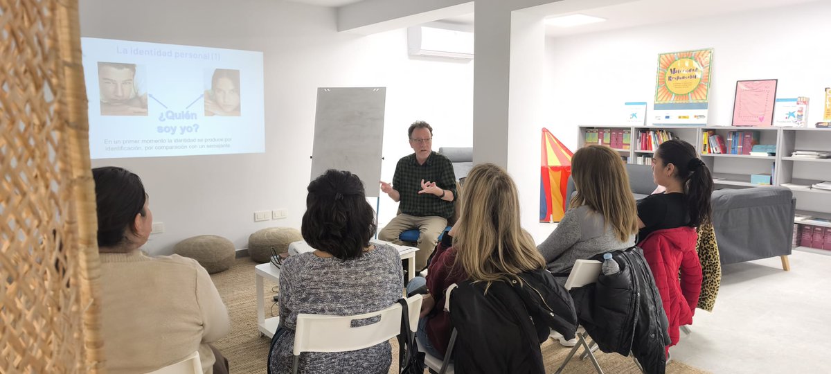 Desde el Proyecto +Acompaña2, se han generado espacios donde se ha podido compartir, aprender y desconectar del día a día. A través de diversos talleres fomentamos el acompañamiento mutuo y el cuidado emocional. Gracias al apoyo del @ayuntamiento_zaragoza. #Adcara #+Acompaña2