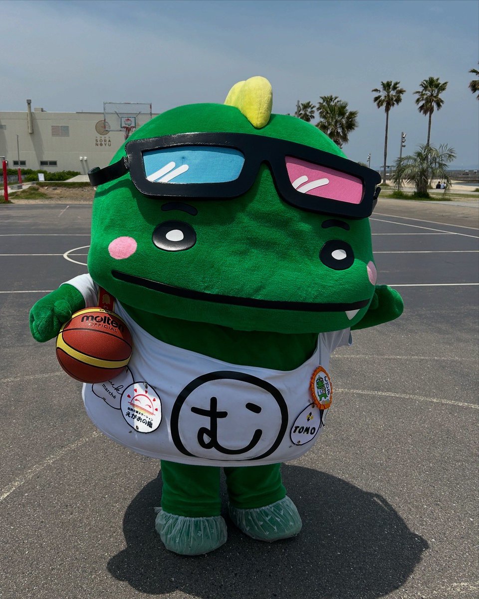 muvimuvio's tweet photo. 【泉南ロングパーク🌴🦖】
きょうは
あったかかったむび〜🦖🌞
せんなんろんぐぱーく🌴🌊
いってきたむび〜🦖
あんざいせんせい
ばすけがしたいですむび🏀🦖
ばすけしてきたむび〜⛹️🦖
たのしかったむび〜🏀🦖
かぞくは
いなかったむび〜🦖
またいきたいむび〜🦖
#むびお
#muvio https://t.co/MFjJI9fsW4