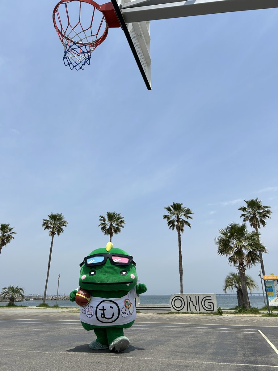 muvimuvio's tweet photo. 【泉南ロングパーク🌴🦖】
きょうは
あったかかったむび〜🦖🌞
せんなんろんぐぱーく🌴🌊
いってきたむび〜🦖
あんざいせんせい
ばすけがしたいですむび🏀🦖
ばすけしてきたむび〜⛹️🦖
たのしかったむび〜🏀🦖
かぞくは
いなかったむび〜🦖
またいきたいむび〜🦖
#むびお
#muvio https://t.co/MFjJI9fsW4