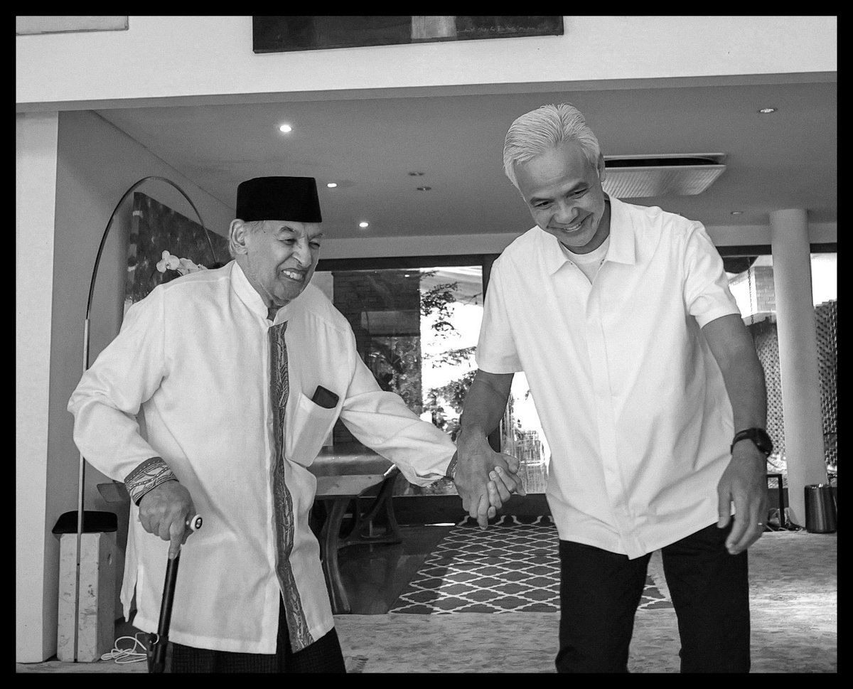 ganjarpranowo's tweet photo. Ikut berduka cita sedalam-dalamnya untuk mbak Nana @NajwaShihab dan keluarga. Semoga almarhum mas Ibrahim Sjarief husnul khatimah, amiin. https://t.co/3ntDb2Cj1l