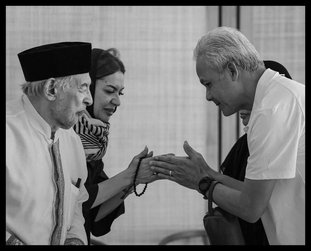 ganjarpranowo's tweet photo. Ikut berduka cita sedalam-dalamnya untuk mbak Nana @NajwaShihab dan keluarga. Semoga almarhum mas Ibrahim Sjarief husnul khatimah, amiin. https://t.co/3ntDb2Cj1l