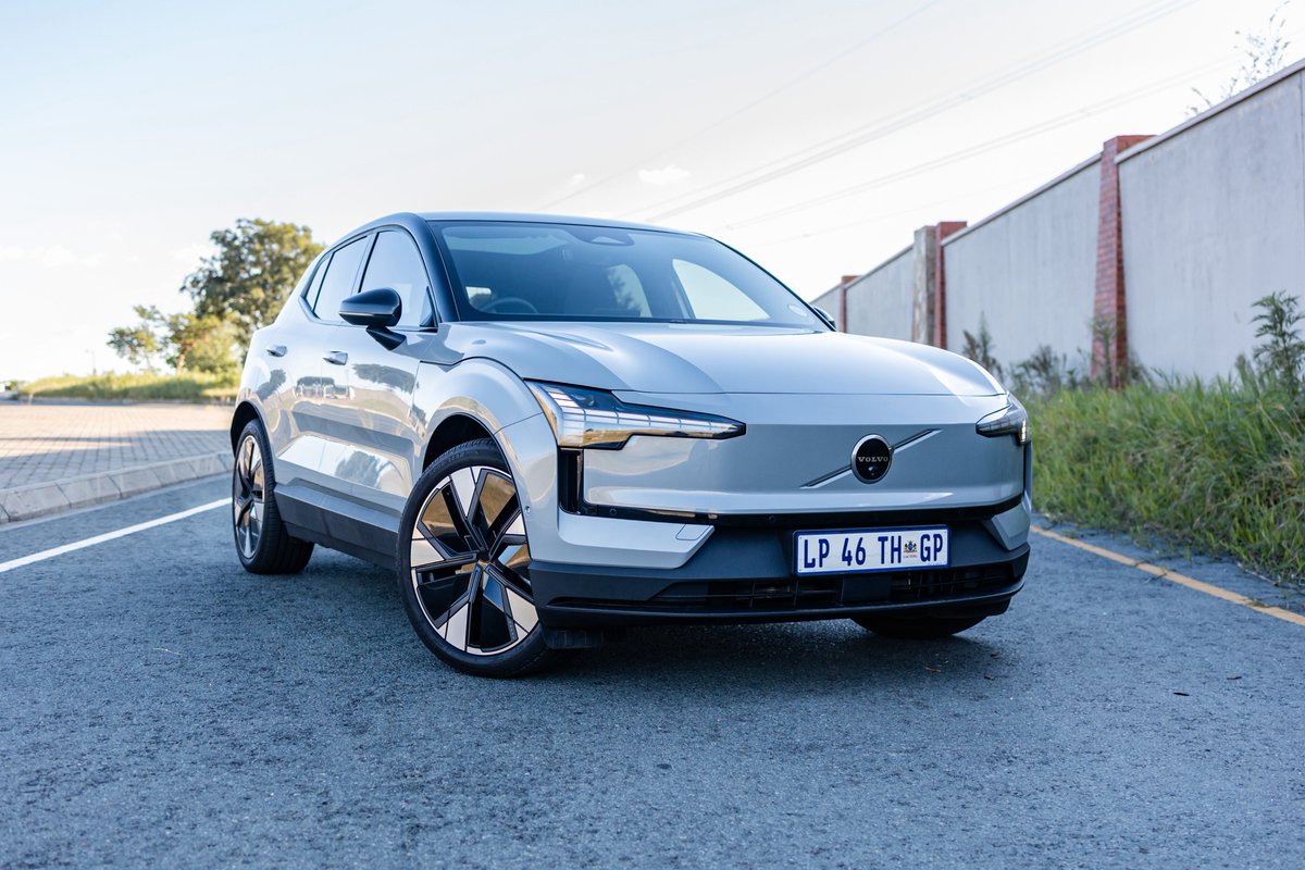 dbn_spotter's tweet image. Small SUV, big power. The Volvo EX30 Twin Motor Performance is quick, clean, and clever—one of the best EVs we’ve tested.

💥 0–100km/h in 3.6s
🔋 400km real-world range
👉 Full review here: bit.ly/3FhlYMK

#VolvoEX30 #EVreview #DBNSpotter