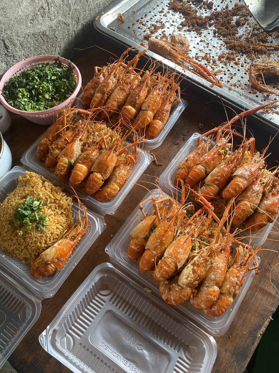 Etika_helen's tweet photo. Hi guys , for who stayed Seremban 
Let’s support My mom small business 

Waze : kedai Kak ana / Seremban 
0pen : 2:00 ptg - 11:00 Malam 

Harga 1 portion 0f nasi goreng RM25 
You guys boleh makan 2 orang very big portion 🤍 https://t.co/lKgFeLBCTw