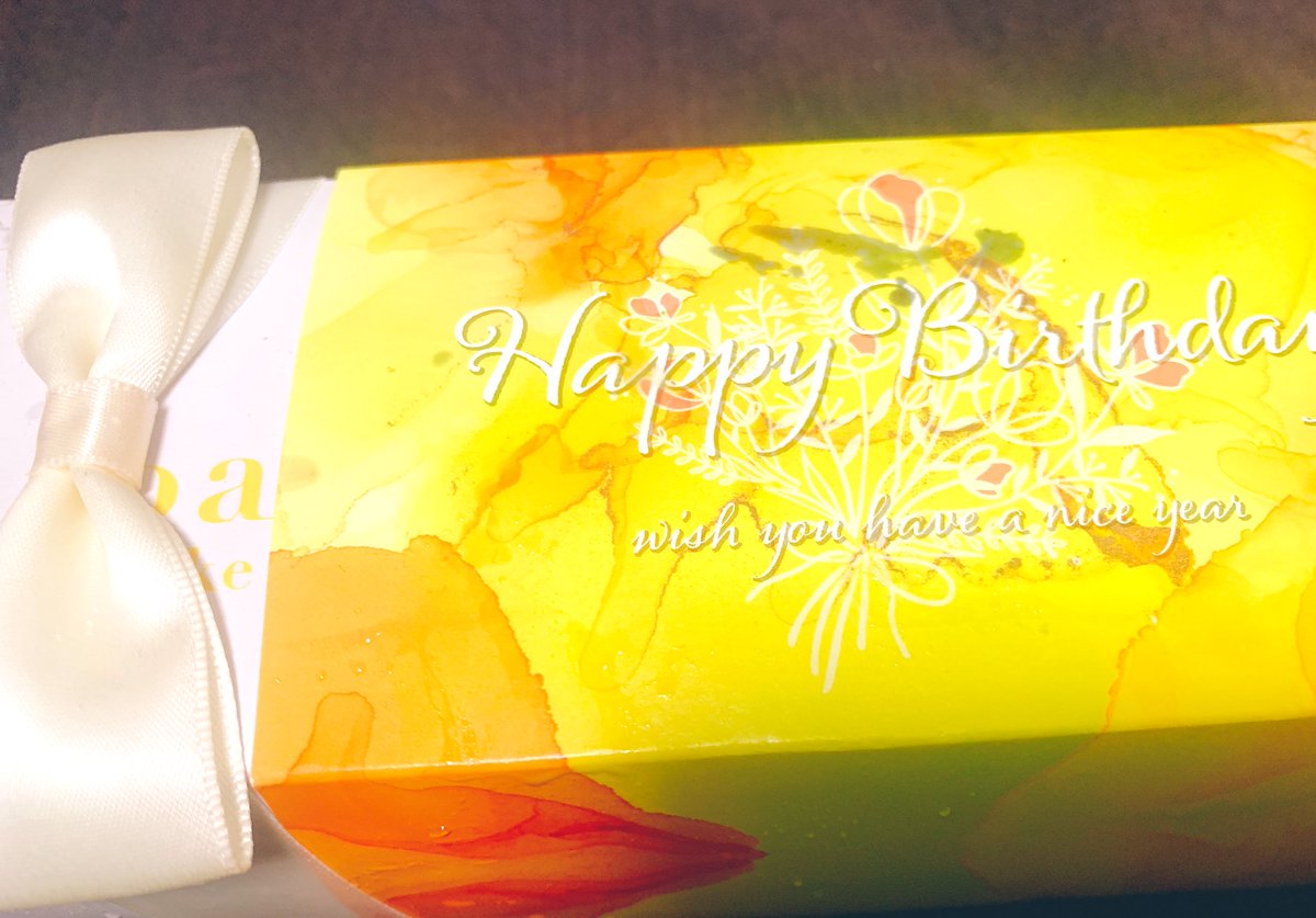 そしてうらたさん（<a href="/uratasama/">うらたぬき🍀浦島坂田船／浦田わたる</a> ）から！
誕生日ケーキをいただきましたありがとうございます！！！

誕生日一月なので一月にいただいたんですが勿体なさすぎて冷凍保存可能期間中保存してました笑

裏方一人一人にも優しいうらたさん。ずっとついていきます！あと10000曲お手伝いさせてください！！！