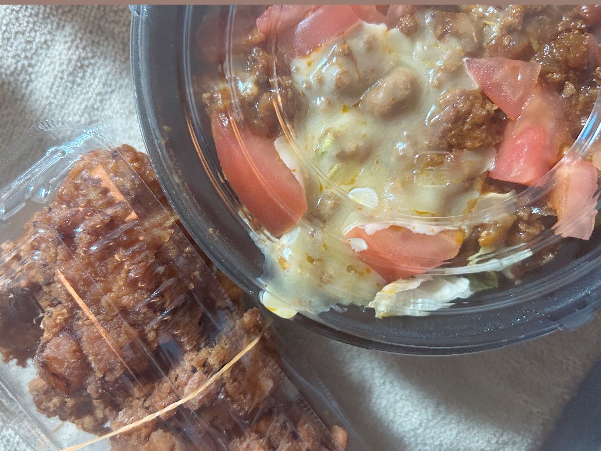 久しぶりに<a href="/souzaimegumi/">お食事処　恵-megumi-</a> さん🍽️
復職して1ヶ月ちょい…もう毎日仕事して帰ってきてワンオペでチビ2人を寝かしつけまで…本当に1日があっという間に終わってクタクタに🥹金曜日はいつも手を抜くこと多くて、でも自炊を極力頑張ってるけど今日は流石に甘えた🥰美味しすぎて仕事の疲れぶっ飛んだ💖