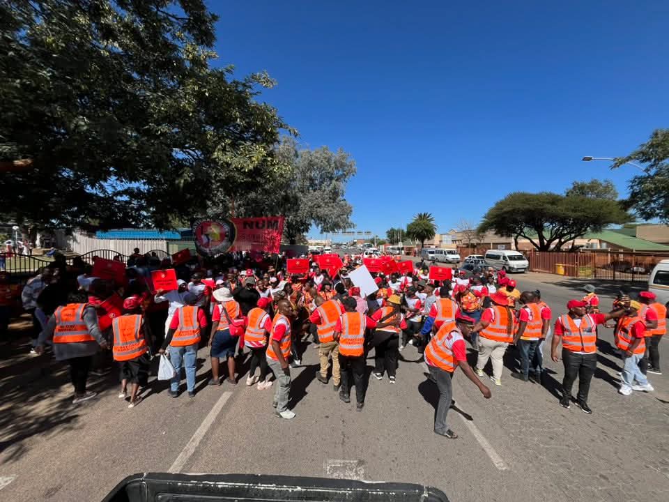 _cosatu's tweet photo. #COSATU Limpopo supports the
National Union of Mineworkers North East Region march against retrenchments under way in Polokwane @CapricornFM @CapricornFMNews @deptoflabour @CCMA_SA @DMPR_ZA @OtpLimpopo @PhophiRamathuba #DefendCollectiveBargaining #NUMSaysnoToRetrenchments https://t.co/44NLf5HDKB