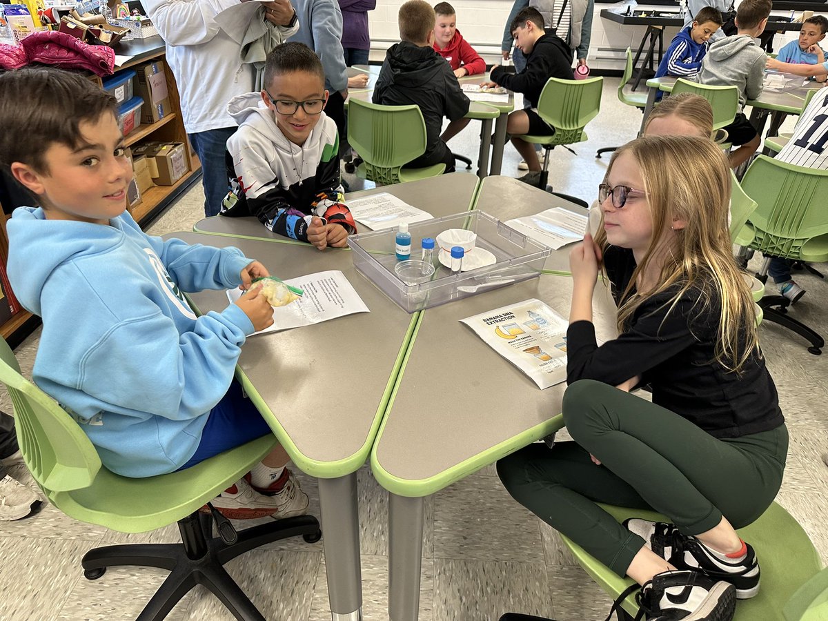 Mrs. Vidya CCS STEM tweet media