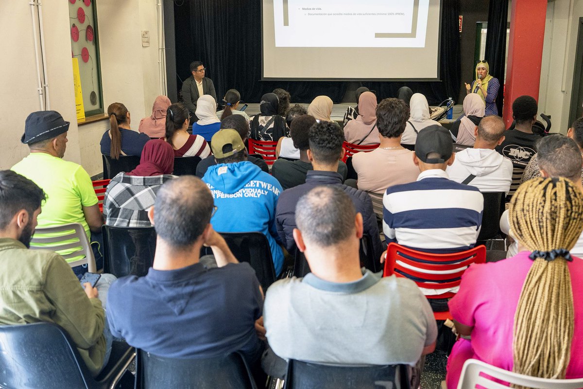 NouSol ONG (@nousolorg) on Twitter photo Més de 40 persones a la xerrada informativa, a Salt, sobre els canvis en el reglament d'estrangeria, organitzada des de la Comunalitat Som de Salt, de la qual formem part. El dia 27 a les 19 h la tornarem a fer a l'Ateneu Coma Cros. Amb el suport de: Ateneu Coma Cros <a href="/somdesalt/">Som de Salt</a> Més de 40 persones a la xerrada informativa, a Salt, sobre els canvis en el reglament d'estrangeria, organitzada des de la Comunalitat Som de Salt, de la qual formem part. El dia 27 a les 19 h la tornarem a fer a l'Ateneu Coma Cros. Amb el suport de: Ateneu Coma Cros <a href="/somdesalt/">Som de Salt</a>