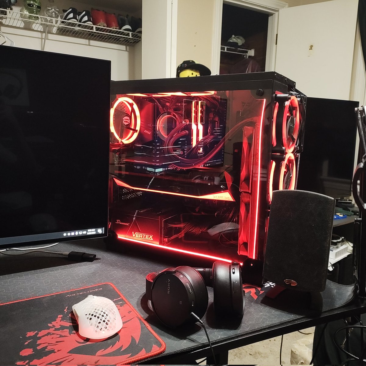 ReaperHackz's tweet photo. Second streaming PC is setup and running might do a test stream tomorrow been up so many hours getting this to work the build was the easy part 😂
#Tech #pc #dualsetup #gameing #streaming #gameingpc https://t.co/al94DHxLhn