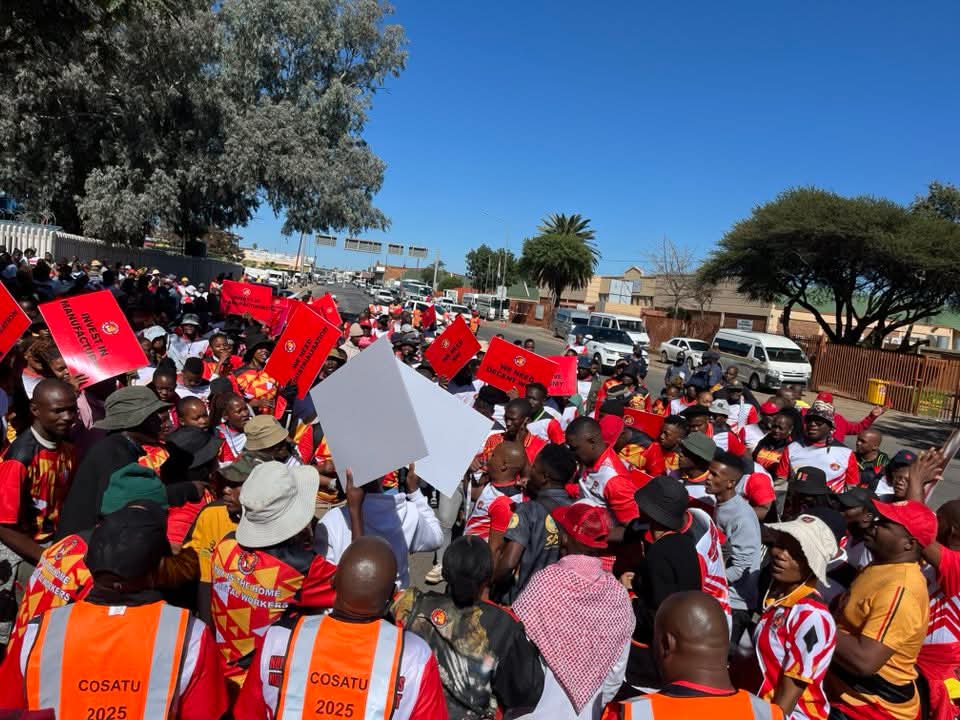 _cosatu's tweet photo. #COSATU Limpopo supports the
National Union of Mineworkers North East Region march against retrenchments under way in Polokwane @CapricornFM @CapricornFMNews @deptoflabour @CCMA_SA @DMPR_ZA @OtpLimpopo @PhophiRamathuba #DefendCollectiveBargaining #NUMSaysnoToRetrenchments https://t.co/TvFSBl26If