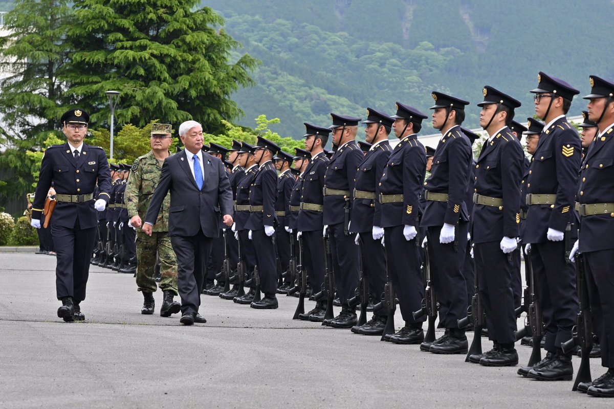 5月23日、中谷防衛大臣は、陸自富士駐屯地を視察し、普通科・特科