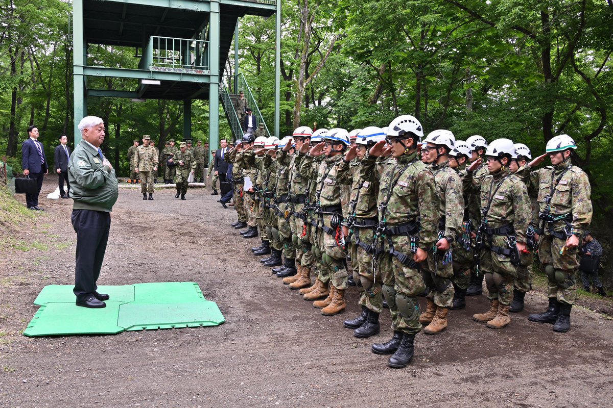 5月23日、中谷防衛大臣は、陸自富士駐屯地を視察し、普通科・特科