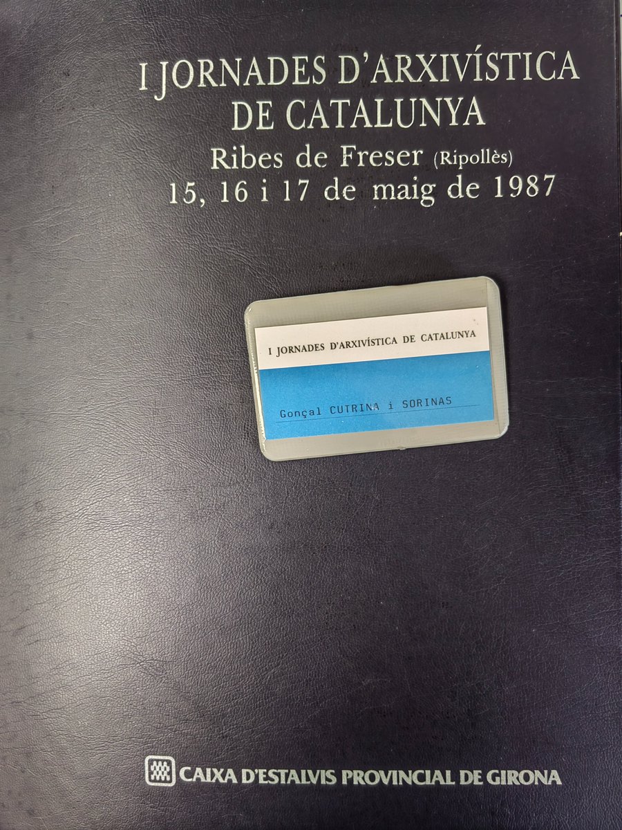 Demà 24 de maig se celebra els 40 anys de l'AAC a Ribes de Freser.

Des de l'Arxiu Comarcal del Ripollès volem recordar la participació de Gonçal Cutrina, arxiver de Ripoll, en les I Jornades d'Arxivística de Catalunya, l'any 1987.
#arxius #patrimonidocumental #AAC