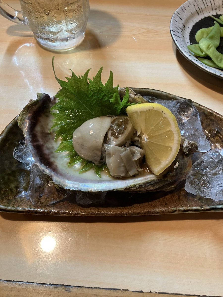 Naonku1's tweet photo. 岩牡蠣🦪剥くのはセルフで‼️旬を喰らおう🦪 https://t.co/25aKAP3Mv0