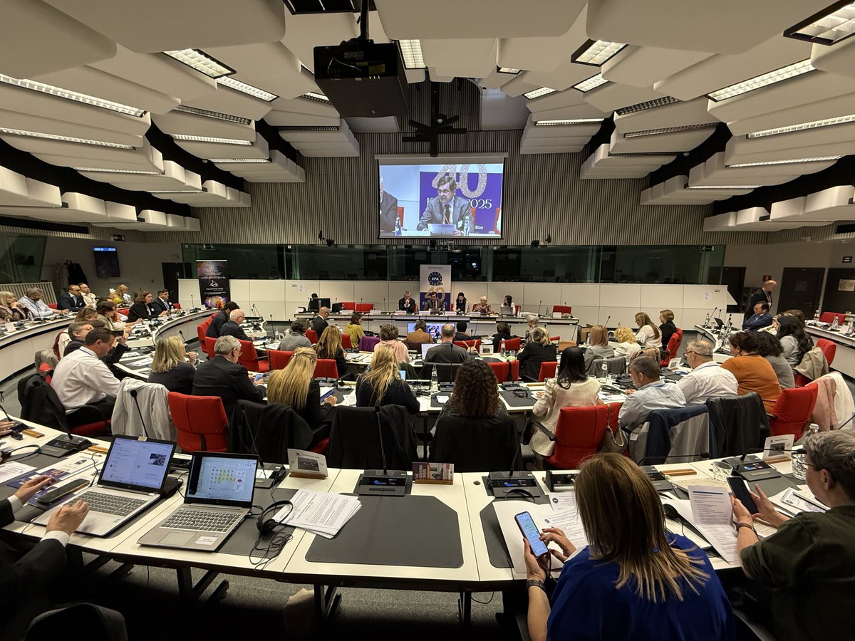 Celebrem els 40 anys de <a href="/EuparentsE/">EPA - European Parents’ Association</a> a la seu de <a href="/EU_EESC/">European Economic and Social Committee</a> ! 
<a href="/josepmprats/">Josep Manuel Prats</a> parla dels èxits i obstacles dels 40 anys d’EPA I de les claus de la involucració dels pares i mares AMB l’escola.
#education #parentsFirst 
linktr.ee/EPA40yearsGA