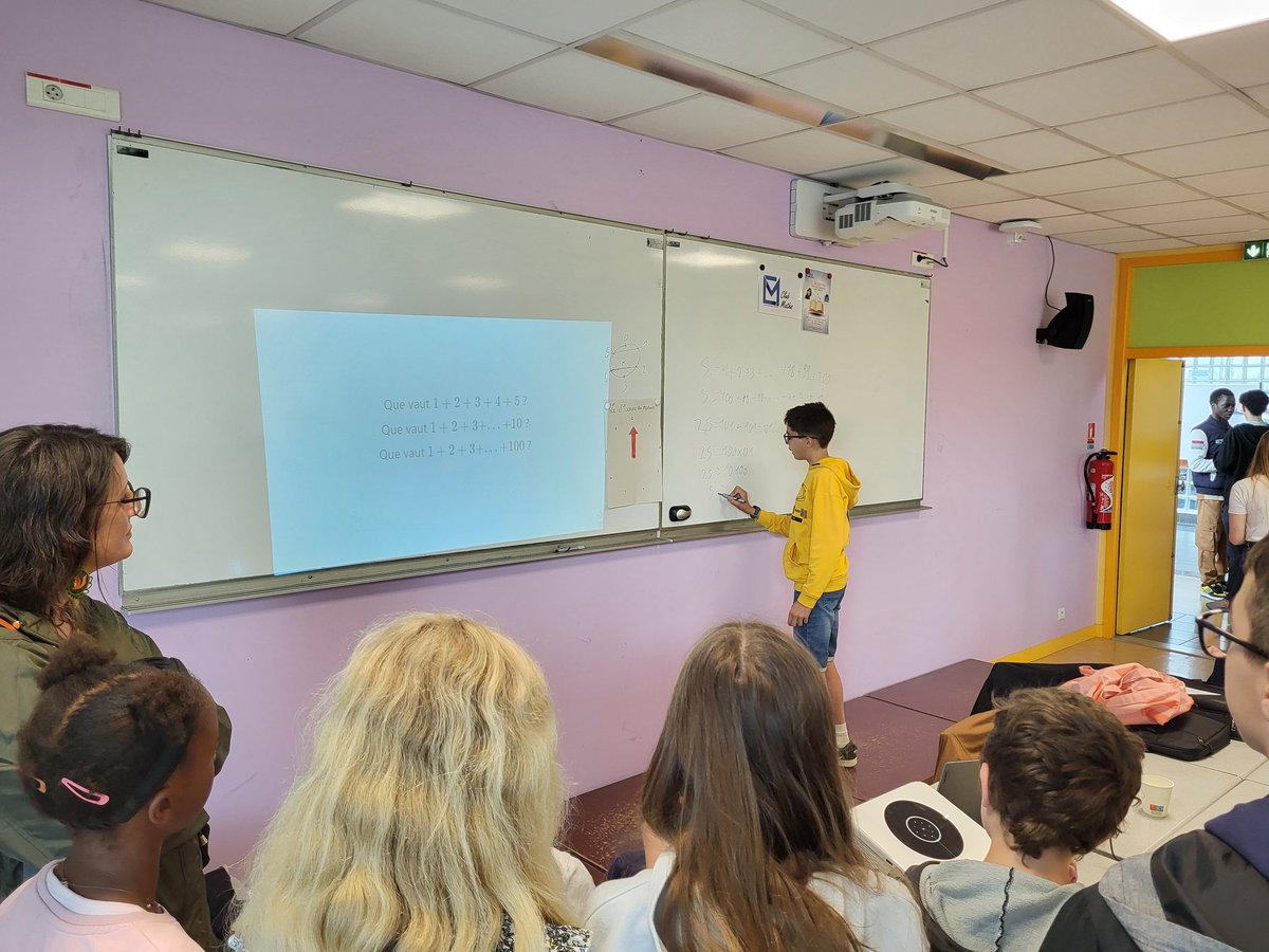 DrilletMathieu's tweet photo. Encore une belle journée aux Rencontres Jeunes Chercheuses et Chercheurs à l'IUT de Châteauroux. 
Présentation du travail du #ClubMaths
https://t.co/VUaS10Q6lu
Et du travail de l'option informatique 3ème à partir de la remarquable exposition de @femmesetmaths
#RJC https://t.co/5lnl0VhqKv