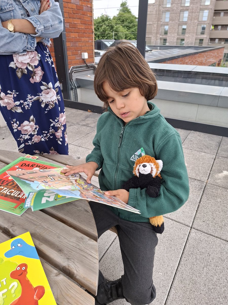AlbionPrimary's tweet photo. Thank you @Literacy_Trust for our new books to take home from #YoungReaders! We love adventure and spooky stories so we couldn't believe our luck that we get to choose one for our home libraries! 
#APSreading
#APSenglish
#APSYoungReaders
#APSYear3 https://t.co/Hi5pWCXM9N