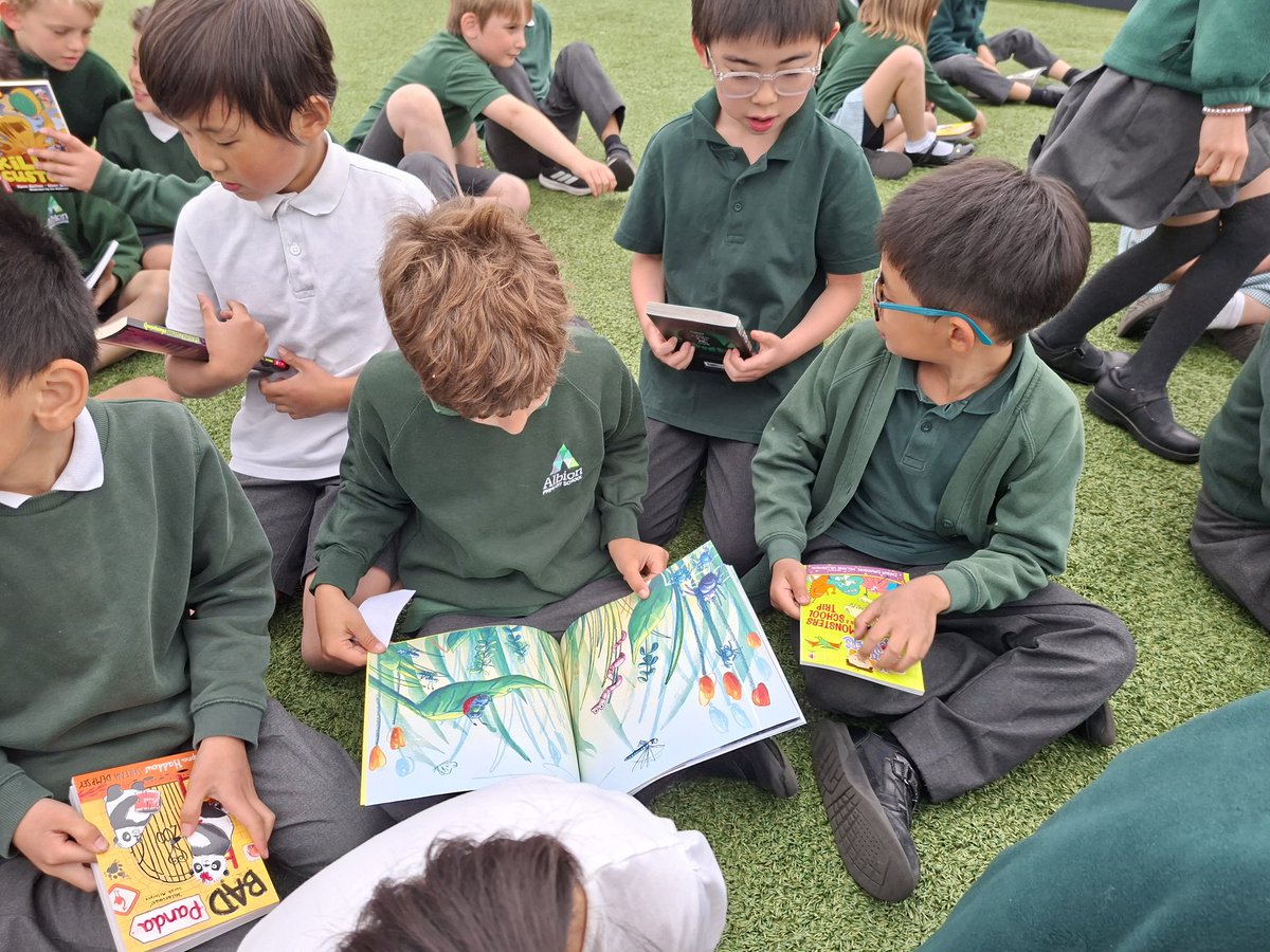 AlbionPrimary's tweet photo. Thank you @Literacy_Trust for our new books to take home from #YoungReaders! We love adventure and spooky stories so we couldn't believe our luck that we get to choose one for our home libraries! 
#APSreading
#APSenglish
#APSYoungReaders
#APSYear3 https://t.co/Hi5pWCXM9N