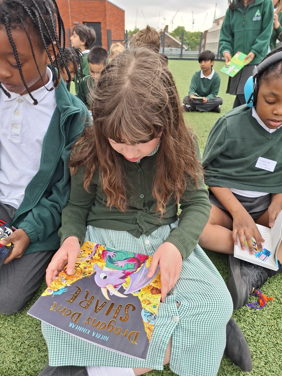 AlbionPrimary's tweet photo. Thank you @Literacy_Trust for our new books to take home from #YoungReaders! We love adventure and spooky stories so we couldn't believe our luck that we get to choose one for our home libraries! 
#APSreading
#APSenglish
#APSYoungReaders
#APSYear3 https://t.co/Hi5pWCXM9N