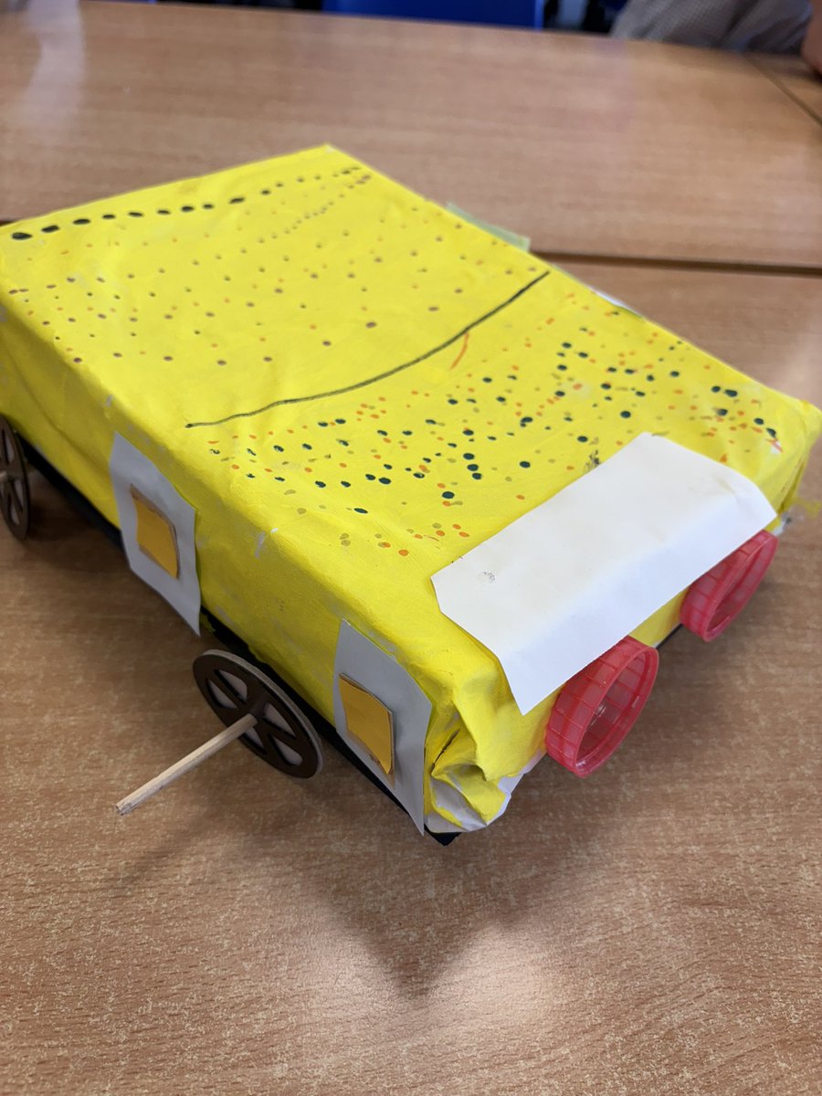 latimerprimary's tweet image. #ClassKB are having fun creating their vehicles from their designs this morning. #enthusiasm #Latimerdandt