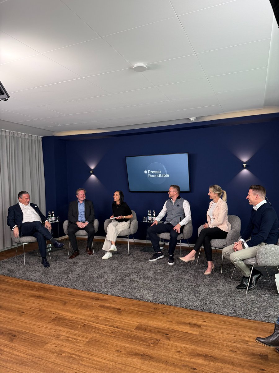 von_Poll's tweet photo. 🎬 BTS vom Presse Roundtable #1/2025 bei uns in Frankfurt!
Mit Top-Speakern von @ImmoScout24, @Europace, @iw_koeln und #VPFinance ging’s um Zinsen, Markttrends und Zukunft. Danke auch an alle zugeschalteten Journalisten für den spannenden Austausch!
#VONPOLLIMMOBILIEN #Roundtable https://t.co/4MYlGFiYXA