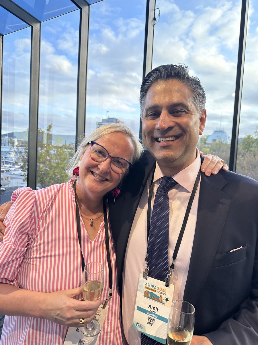 maffygirl's tweet photo. There are 2 topics now guaranteed to be really exciting.
Nest weekend we have @amit_pawa providing some #BlockItLikeItsHot topics in a special edition of #AnSkyMedSkyDebate which will be a #HotBlock debate.
Gorgeous inclusive colleague -I am a huge fan girl. https://t.co/CmwJJnAjZe