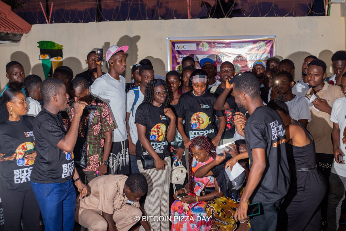 Togo_Bitcoin's tweet image. 🥳Hello Les bitcoiners...
Merci à tous pour votre présence hier à notre Bitcoin Pizza Day 2025 !
L’ambiance, l'énergie et la passion étaient au rendez-vous.
On publiera bientôt en images tous les moments forts de la fête, restez connectés !
Et surtout, restez orange-pillés 🧡!