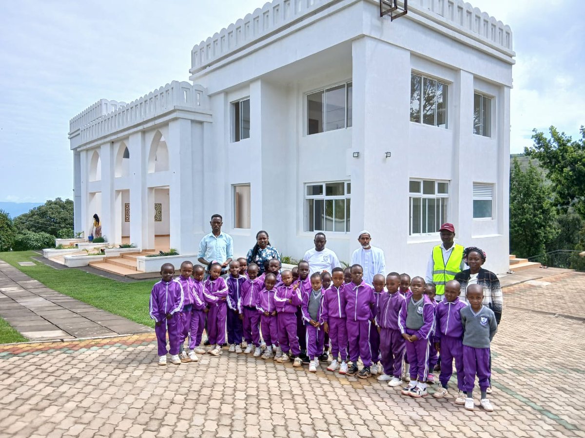 BondeniValley's tweet photo. Grade 1 students of Amazon Hills Academy, Kabarnet visit at @Kabarnet_Jamia for an educational trip. They learned about Islam, toured the mosque, madrasa, &amp; community spaces, with interactive Q&amp;A session with Imam Said. A great step towards #interfaith understanding.

#Education https://t.co/OZxYES1whA