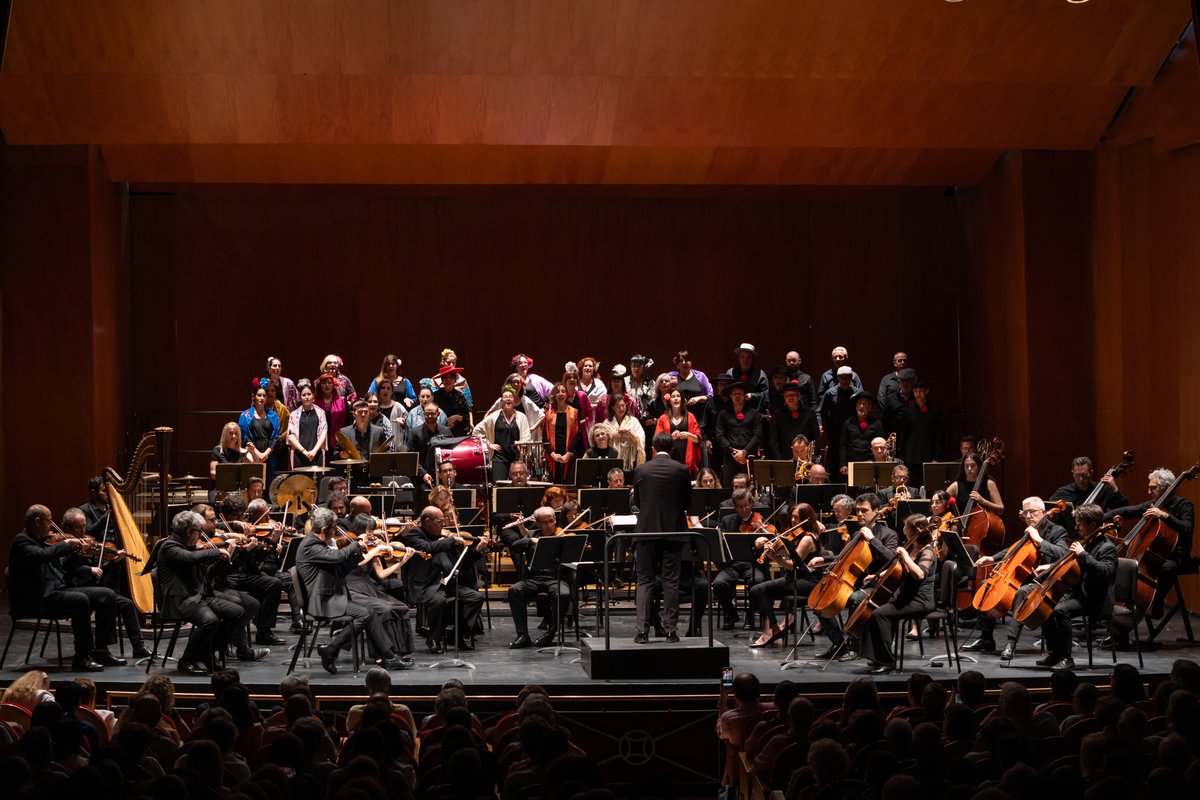 Ayer disfrutamos de la última actuación del 𝐅𝐄𝐒𝐓𝐈𝐕𝐀𝐋 𝐏𝐑𝐈𝐌𝐀𝐕𝐄𝐑𝐀 𝐃𝐄 𝐂𝐎́𝐑𝐃𝐎𝐁𝐀...
Con la Orquesta de Córdoba, Coro Ziryab, José Luis López-Antón, dir. y Sofía Esparza, soprano 
¡En el Gran Teatro!

MÁS INFO: cultura.cordoba.es/FPC