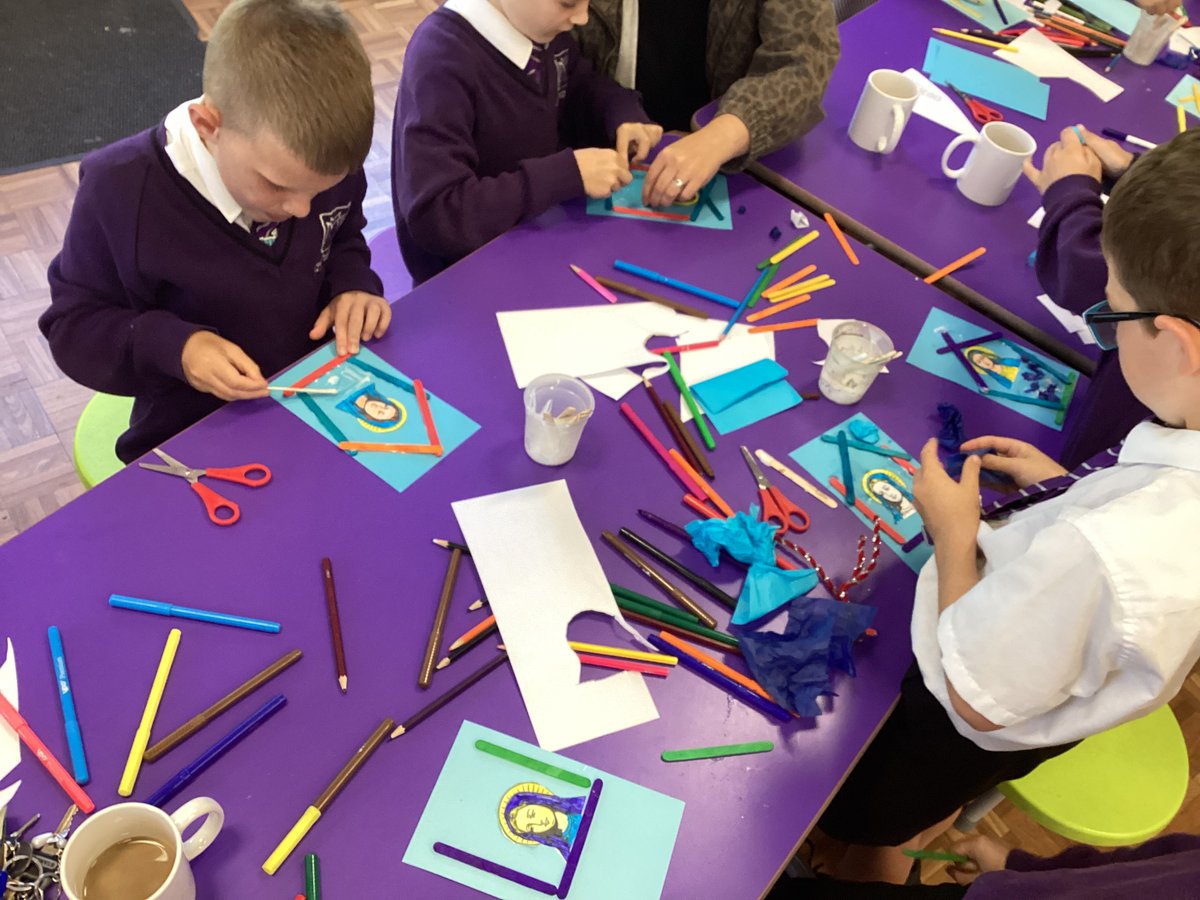 ROMCATSMM's tweet photo. Y3 &amp; their families made some beautiful Marian Grottos this morning to commemorate the month of Our Lady. We will proudly place them on the altar in assembly. Thank you all for coming &amp; sharing this wonderful craft session with us. @SalfordDiocese  @RomeroCAT1 https://t.co/51asXPdRGc
