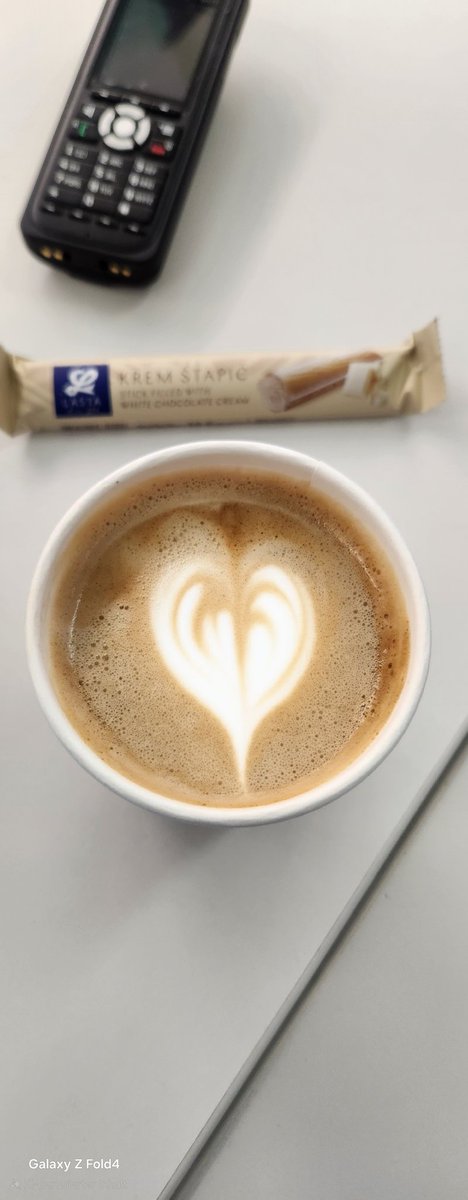 __MKA__der's tweet photo. #Kahve içerken bir sonrakini 
ne zaman içebilirim diye hesaplatan, depresyon savaşCISI  içecek...dedi biri 🤔🧐....
#Bencede ☺️😇
Gün ortasından Merhaba ☕️🫶🙋‍♀️💙 https://t.co/2ceDImjY4Y