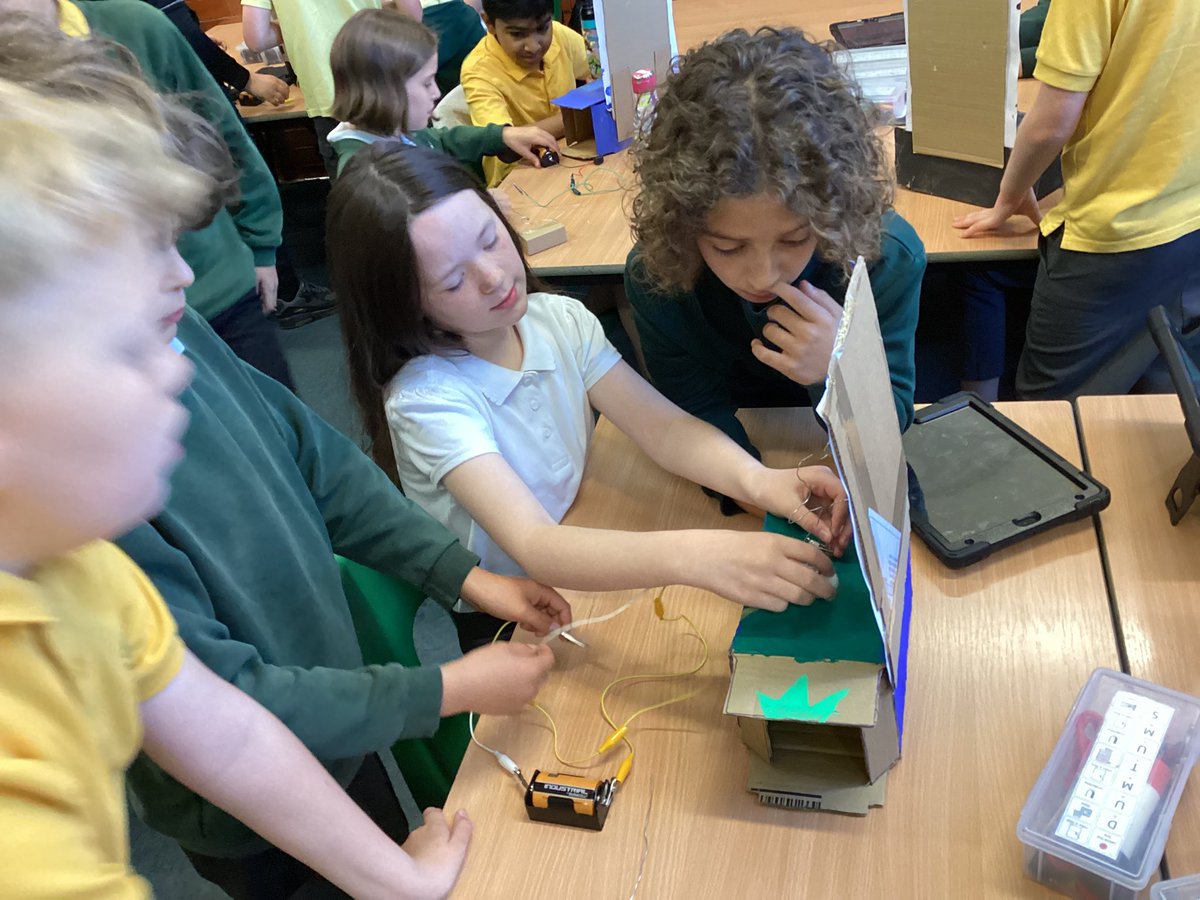 Year5Markeaton's tweet image. We have had a wonderful few days of #MPSSTEM activities. We tested our circuits knowledge and made a ‘Steady Hand Game’. We enjoyed testing out each other’s games.