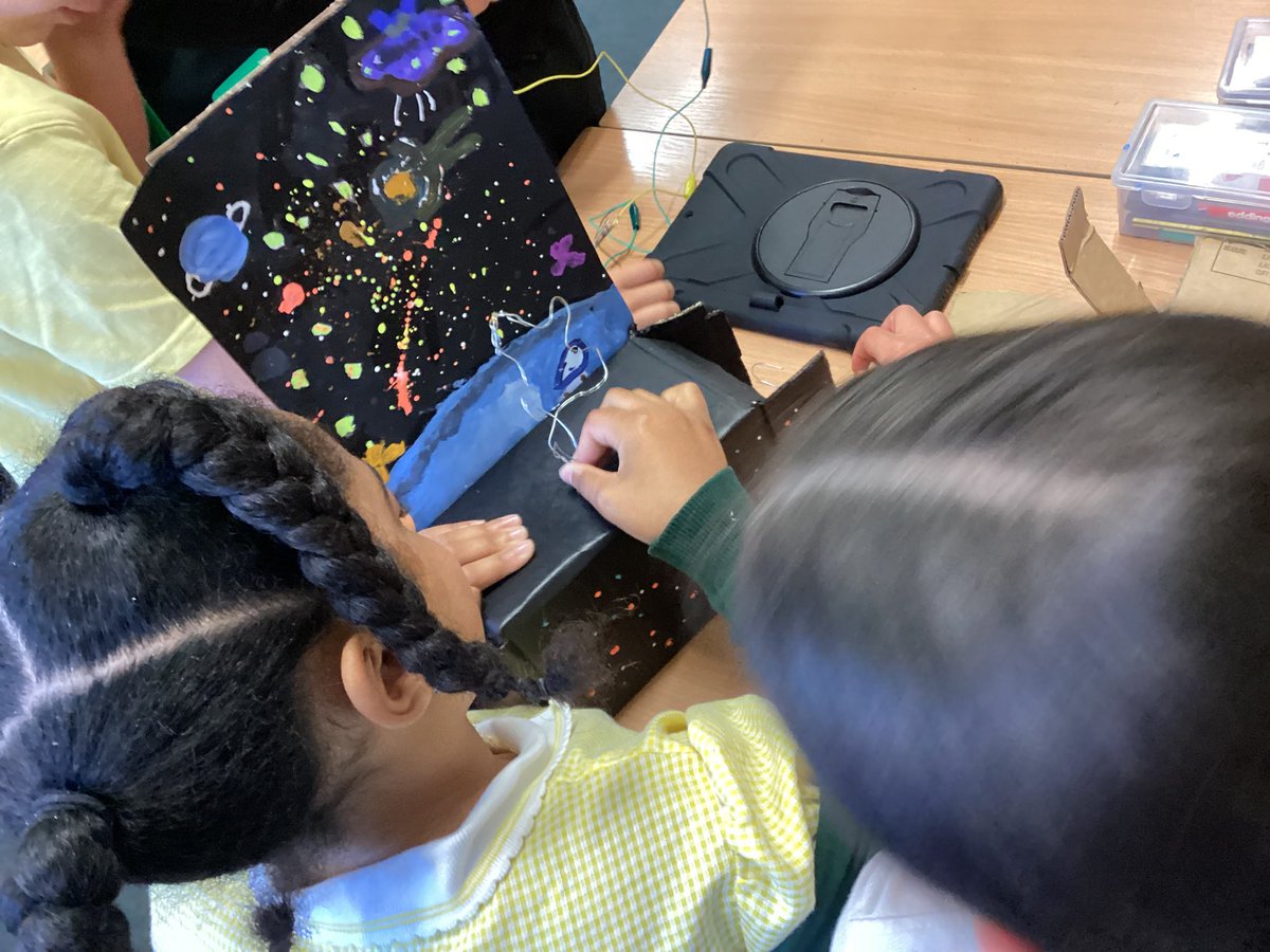 Year5Markeaton's tweet image. We have had a wonderful few days of #MPSSTEM activities. We tested our circuits knowledge and made a ‘Steady Hand Game’. We enjoyed testing out each other’s games.