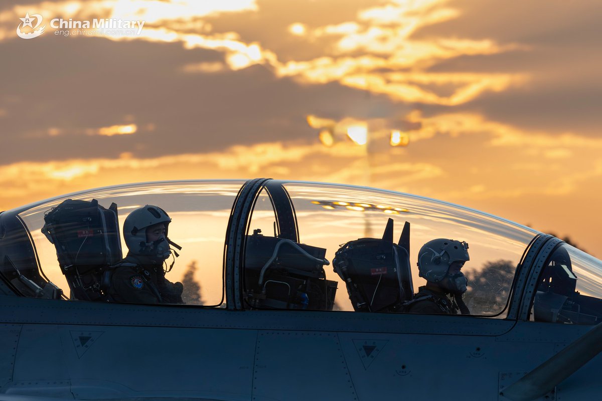 ChinaMilBugle's tweet photo. Flight Training: #Photos show #J10 fighter jets attached to an aviation unit with the #airforce under Chinese #PLA #SouthernTheaterCommand engaging in a round-the-clock flight training exercise. #Chinamilitary https://t.co/3GWAtVAd8K