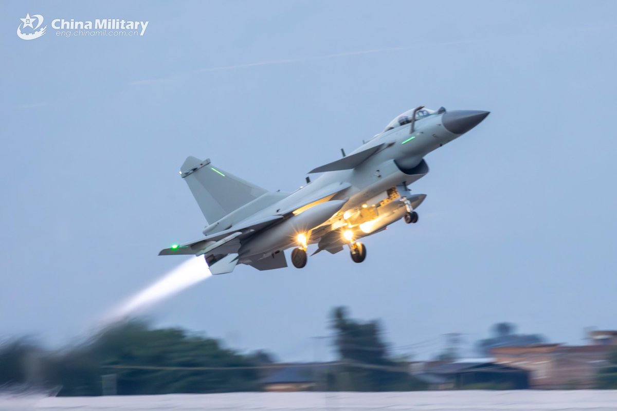 ChinaMilBugle's tweet photo. Flight Training: #Photos show #J10 fighter jets attached to an aviation unit with the #airforce under Chinese #PLA #SouthernTheaterCommand engaging in a round-the-clock flight training exercise. #Chinamilitary https://t.co/3GWAtVAd8K