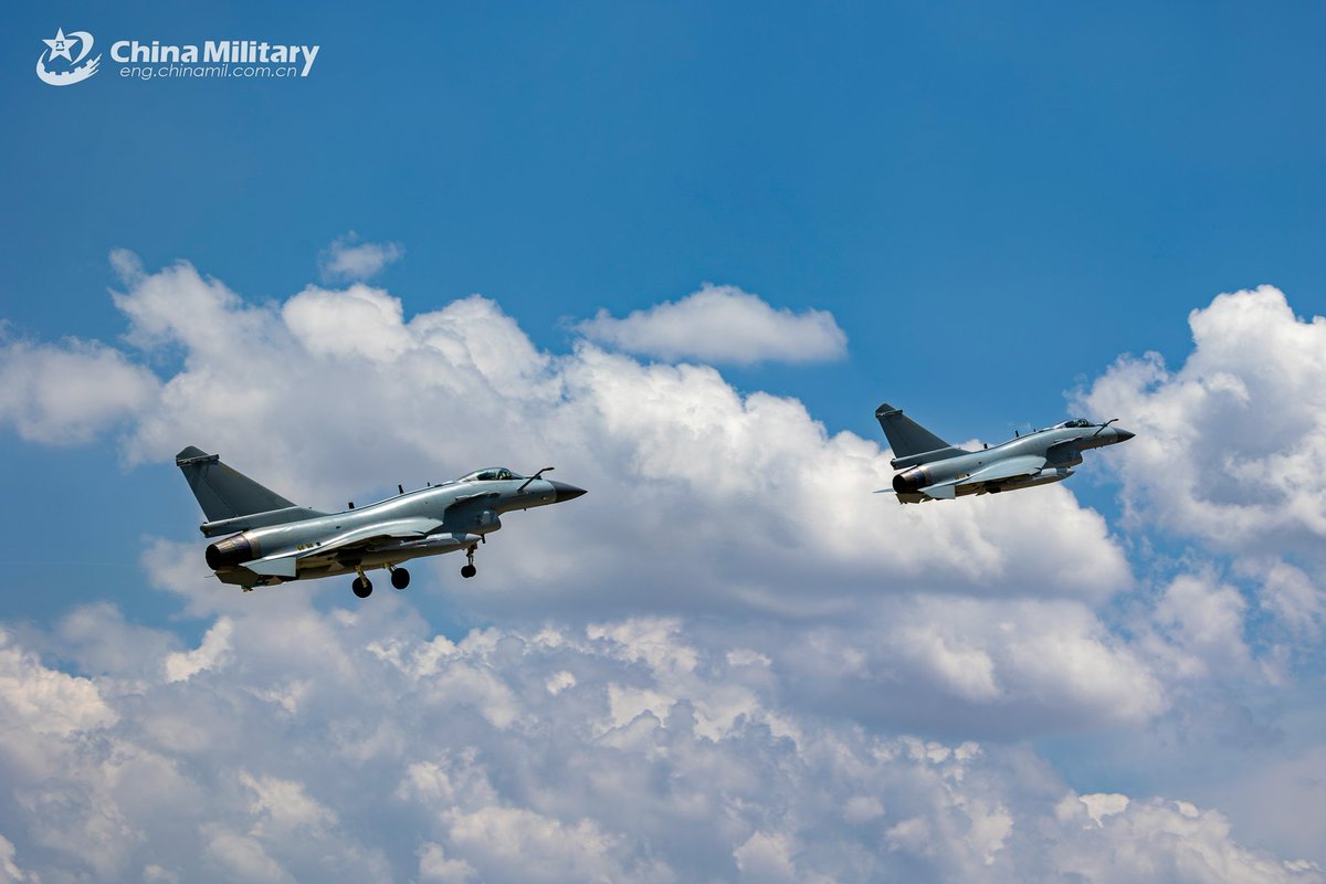 ChinaMilBugle's tweet photo. Flight Training: #Photos show #J10 fighter jets attached to an aviation unit with the #airforce under Chinese #PLA #SouthernTheaterCommand engaging in a round-the-clock flight training exercise. #Chinamilitary https://t.co/3GWAtVAd8K