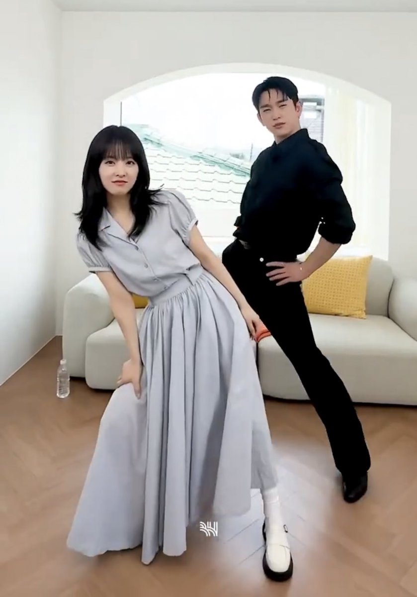 ahgastrophe_'s tweet photo. mama, a diva behind you https://t.co/7T28HBRaU5