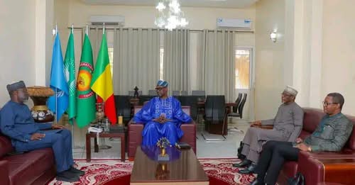Gr_renaissance's tweet photo. Le 22 mai 2025, l' AES et la CEDEAO ont entamé des consultations  pour préparer les négociations post-retrait. Sécurité, libre circulation, développement africains. #AES #CEDEAO #Diplomatie #Bamako #AfriqueDeLOuest https://t.co/ALqHd5vB3M