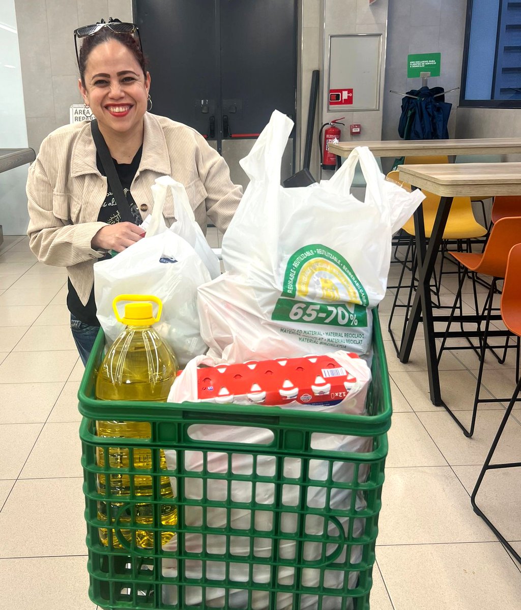 ¿Sabes qué está pasando justo a tu lado? 🧐 Hay familias que luchan día a día por cubrir sus necesidades más básicas y una alimentación saludable no siempre está a su alcance. Apoyarlas es apostar por una sociedad más justa 🙌
#jóvenesycercanasONG <a href="/FMontemadrid/">Fundación Montemadrid</a>  <a href="/caixabank/">CaixaBank</a>
