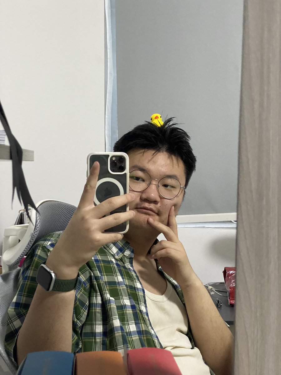 好像很久没有发自拍了 浅发一下
顺带诈个尸