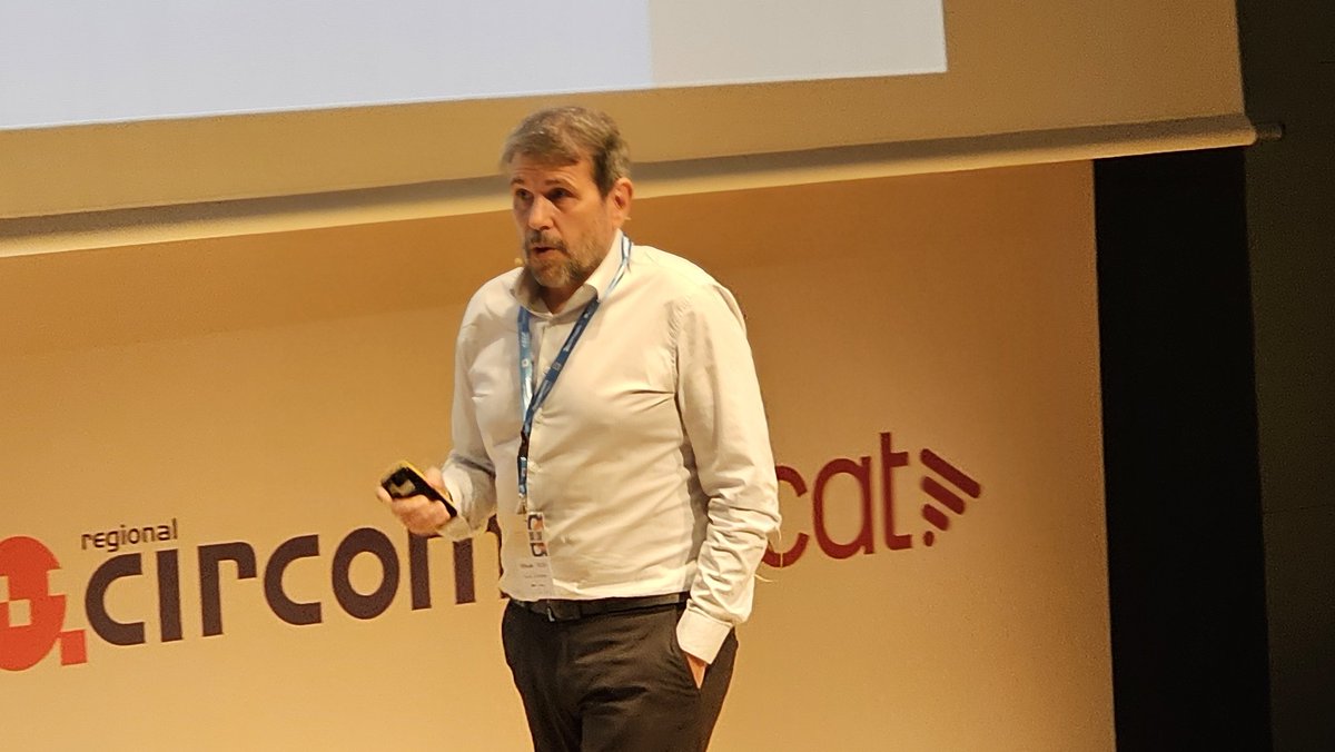 CIRCOMRegional's tweet image. EU media regulation at the help of journalists and media - explained by Carlos Aguilar Paredes, chair of EBMS, at @CIRCOMRegional Annual Conference, hosted by @som3cat in Barcelona.
Let's connect and innovate!
CONNECTEM!
#CIRCOM2025