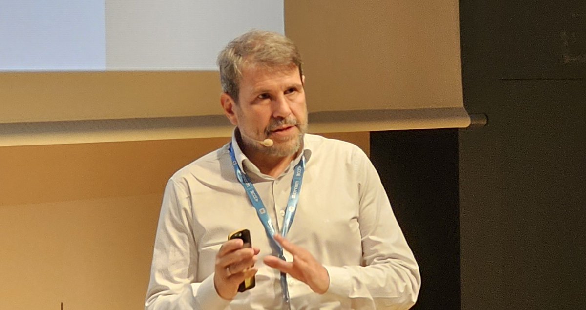CIRCOMRegional's tweet image. EU media regulation at the help of journalists and media - explained by Carlos Aguilar Paredes, chair of EBMS, at @CIRCOMRegional Annual Conference, hosted by @som3cat in Barcelona.
Let's connect and innovate!
CONNECTEM!
#CIRCOM2025