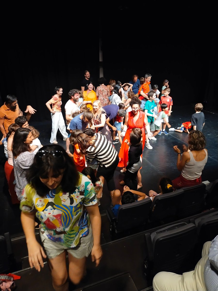 Teatro Defondo (@teatrodefondo) on Twitter photo Encuentro entre familias y profes de VERANEARTE LA ISLA DEL TEATRO
🥳🥳
Mañana a las 11.30h en <a href="/TeatrosLuchana/">Teatros Luchana</a> el equipo de Teatro Defondo os contará los detalles del 8º campamento urbano de Artes Escénicas. ENTRADA LIBRE
😀
Inscripciones para julio en teatrosluchana.es/veranearte Encuentro entre familias y profes de VERANEARTE LA ISLA DEL TEATRO
🥳🥳
Mañana a las 11.30h en <a href="/TeatrosLuchana/">Teatros Luchana</a> el equipo de Teatro Defondo os contará los detalles del 8º campamento urbano de Artes Escénicas. ENTRADA LIBRE
😀
Inscripciones para julio en teatrosluchana.es/veranearte