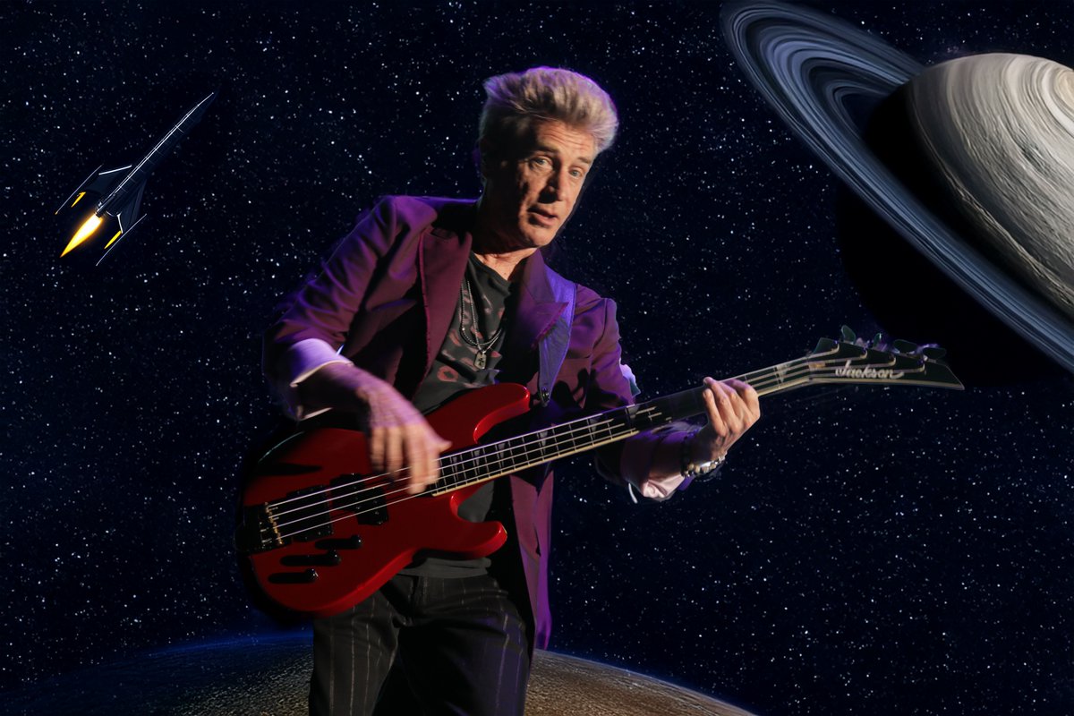 I said, “Tune me up,” not “Beam me up,” Scotty! 

#flashbackfriday #bass #live #performance #tourlife #rossvalory #inspace #tunemeup #beammeup