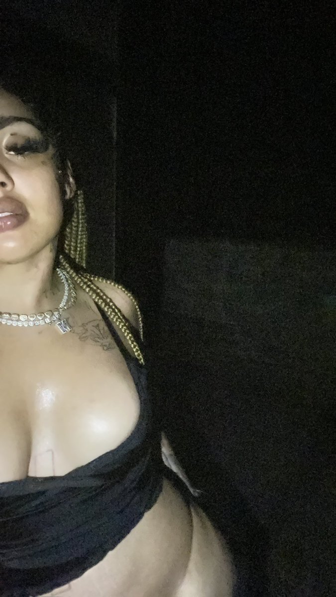 Glocc501's tweet photo. Good morning 🥰🤞🏼🔓💦Go Lock In N OOWWWW ABOIT TO #LIVESTREM #onlyfans
🔗 https://t.co/npXRXirRcC
Tips for me to strip 😌
Rose squirts
Dildo or keep he int to that goal and tell me what you want https://t.co/fDGzoh8odG