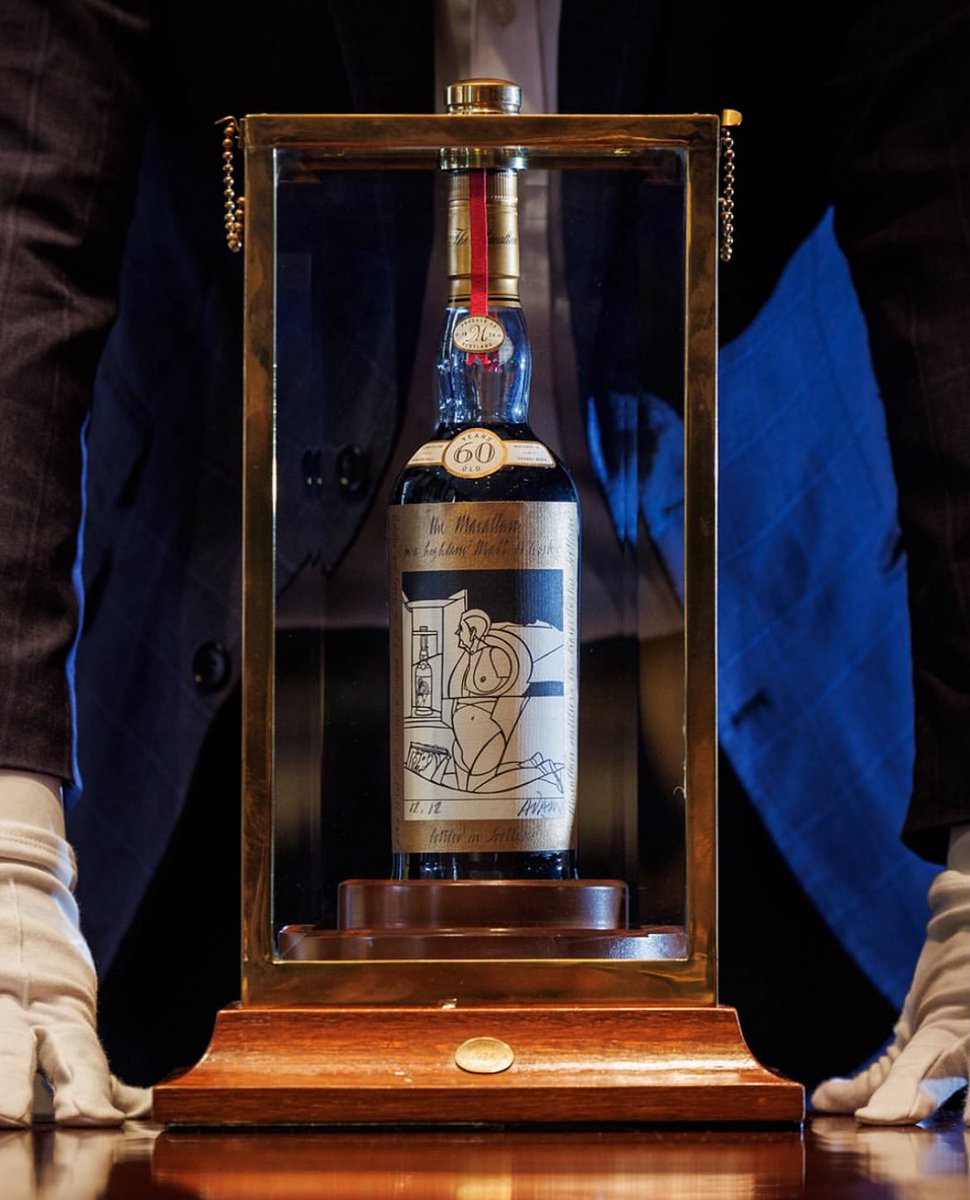 ⭕️ Dünyanın en değerli viskisi rekor kırdı!
Macallan 1926’nın Valerio Adami etiketi taşıyan şişesi, Sotheby’s Londra’da 2.7 milyon dolara satıldı. Dünyada sadece 12 adet üretilen bu 60 yıllık single malt, koleksiyoncuların gözdesi olmaya devam ediyor.